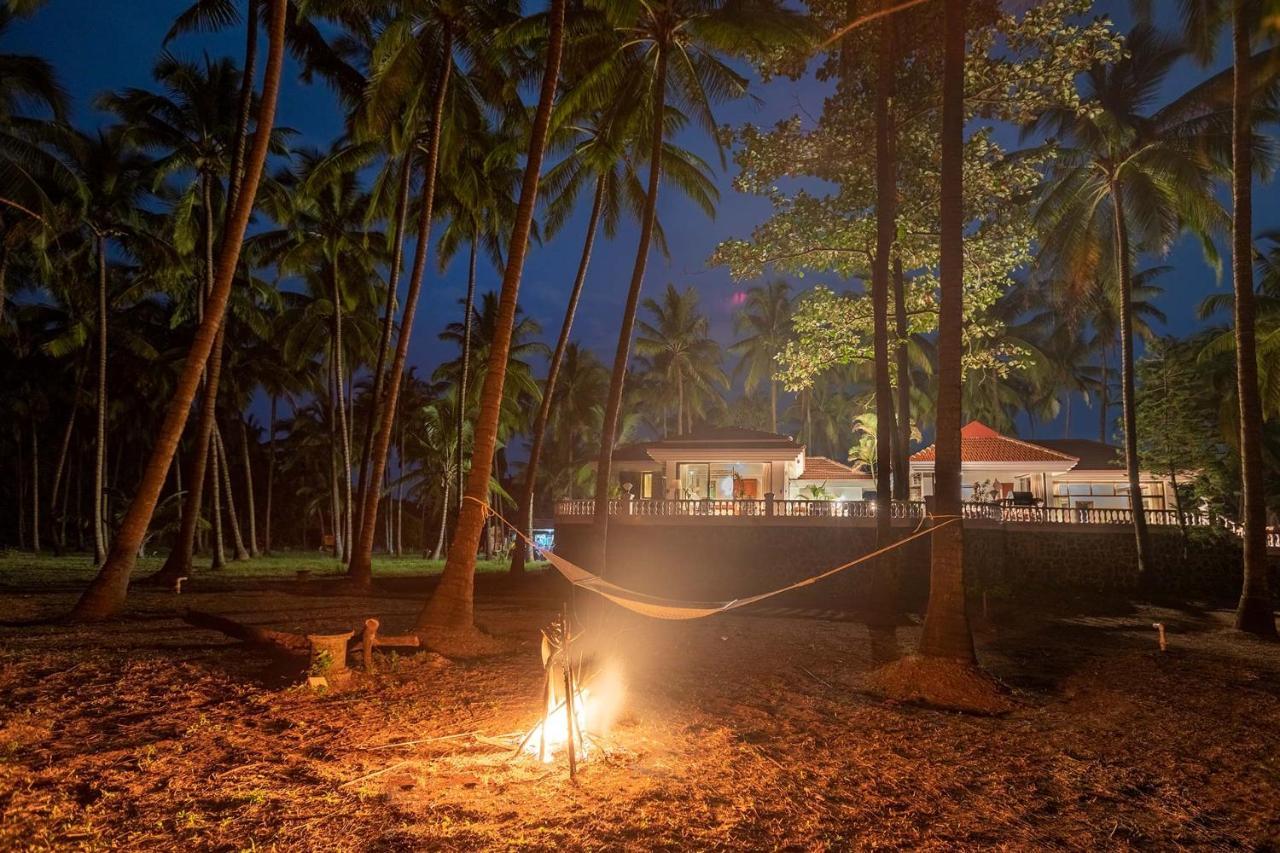 Casa Del Mer By Stayvista - Nearby Beach With, Sea-View Rooms & Coconut Farm Alibaug Exterior foto